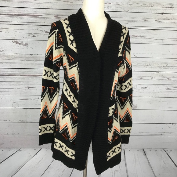 Francesca's Collections Sweaters - NWT Francesca’s Aztec Print Shawl Cardigan - E2